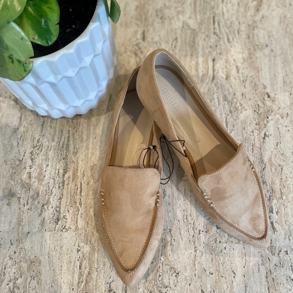 NWT Forever 21 Tan Loafer Flats - Size 7